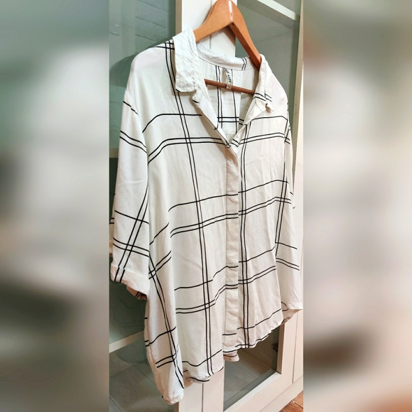 New PLUS SIZE short top (NWOT) - Picture 4 of 4